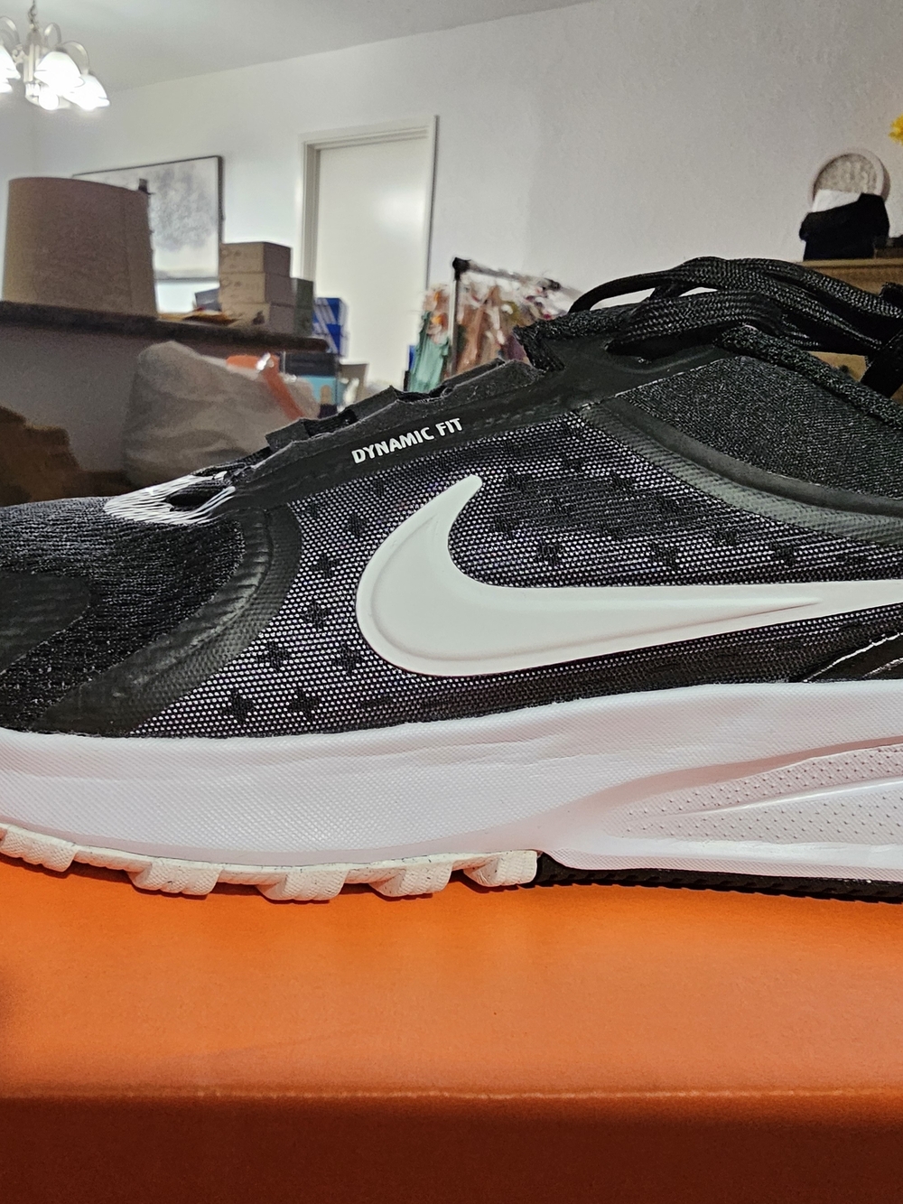 Nike Men’s Black/White Running Shoe - Dynamic Fit